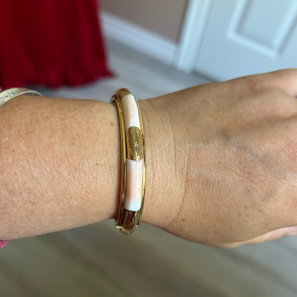 4/$100 tropical Elegant Gold and shell Bangle Bracelet 🐚 - Picture 4 of 9